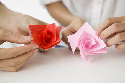 Mother and child to have a rose made with origami